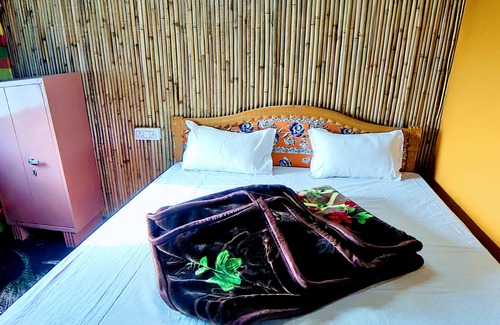 Naini Hotel | Prabhu Premi Sevashray