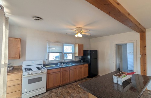 Oblong House | Practical 3 BR House in Oblong, 1 & 1/2 Bathrooms