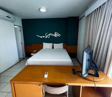 Praia do Canto Apartment | Praia do Canto Apart Hotel - Apto 405 - Varanda Lateral com Vista Mar