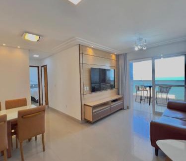 Praia do Morro Apartment | PRAIA DO MORRO DESLUMBRANTE VISTA MAR, apto novo e moderno, a uma quadra da praia, redes de proteção, quartos com ar condicionado, roupas de cama e banho, TV 65, internet, Sky, prédio com piscina, portaria 24 horas e 2 vagas