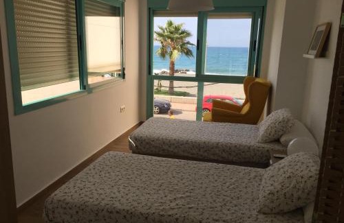 Rio Velez Apartment | Precioso alojamiento en primera línea de playa