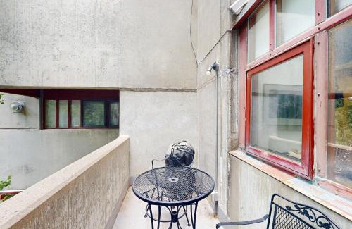 Taos Ski Valley Apartment | Predock 2F