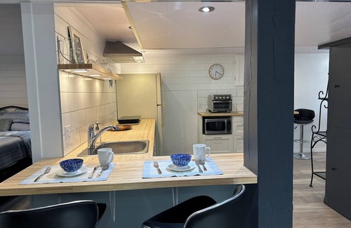 Okanagan-Similkameen House | Premier Host WADE INN PENTICTON Handy to KVR Beaches Wineries Breweries & Cider