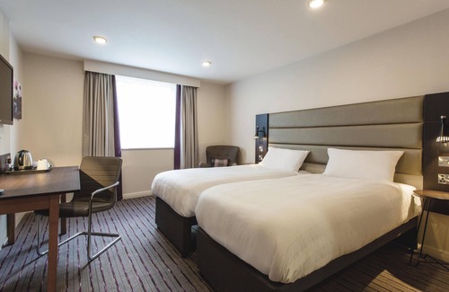 Crays Hill Hotel | Premier Inn Basildon - Festival Park