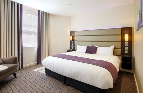 Gillingham Hotel | Premier Inn Chatham/Gillingham - Vic Pier