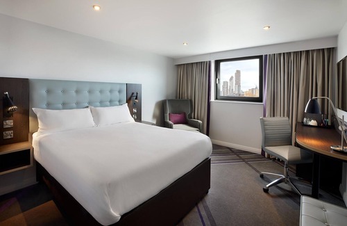Gillingham Hotel | Premier Inn Chatham/Gillingham - Vic Pier