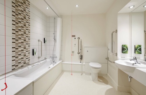 Gillingham Hotel | Premier Inn Chatham/Gillingham - Vic Pier