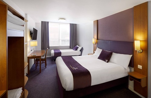 Fradley Hotel | Premier Inn Lichfield North East - A38