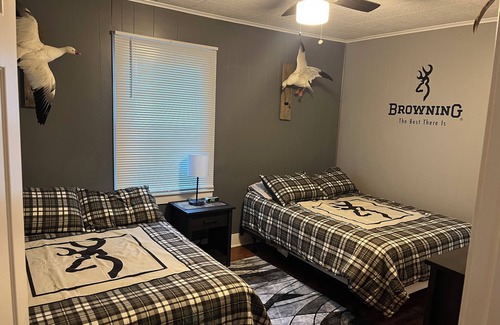 Hornbeak Cabin | Premier lodging at Reelfoot lake , First class upgrade!