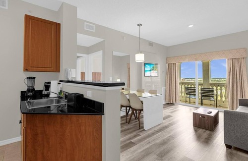 Florida Center Resort | Premier Resort Condos Near Universal