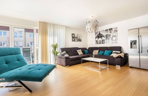 Finsterwalde Apartment | Premium Apartment 'Ernst' 150m², 3 bedrooms, central location, balcony