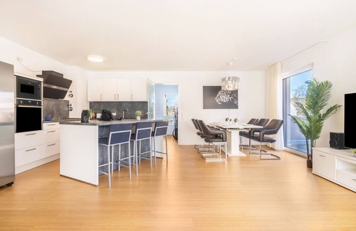 Finsterwalde Apartment | Premium Apartment 'Ernst' 150m², 3 bedrooms, central location, balcony