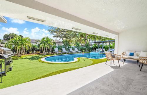 West Perrine House | Premium Miami Villa Resort Pool, Golf & BB Court L05