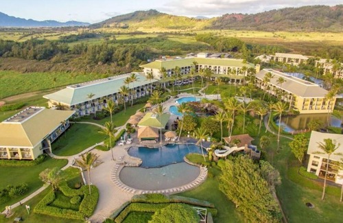 Hanamaulu Hotel | Premium Oceanfront Suite 1 King Bed at Kauai Beach Resort!