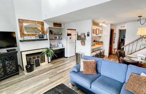 Port Clinton Condo | Premium Penthouse Condo, easy walk to jet express, Docks beach house & downtown