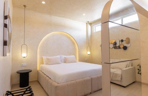 Ulbrich Apartment | Presidential Studio with Gated Parking at Casas Sanblu