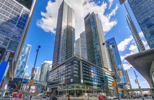 St. Lawrence Condo | Prestigious 2-Bdrm Condo - across from Scotiabank Arena