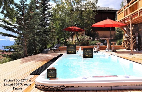 Montgenevre Ski Chalet | Prestigious Chalet for 18 Guests, Pool & Jacuzzi, close to slopes and resort center