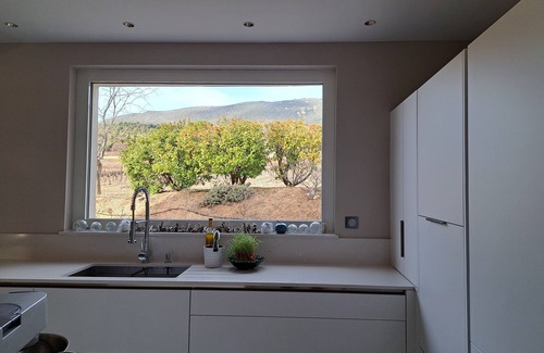 Cabrieres-dʼAigues House | Prestigious South Luberon house in quiet location, air-conditioned with heated pool