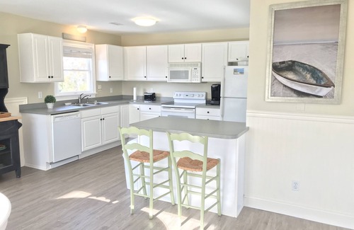 Palisade Acres Cottage | Pretty 3BR 2BA Oceanside Cottage w/Hot Tub, Short Walk to Beach, Linens Included