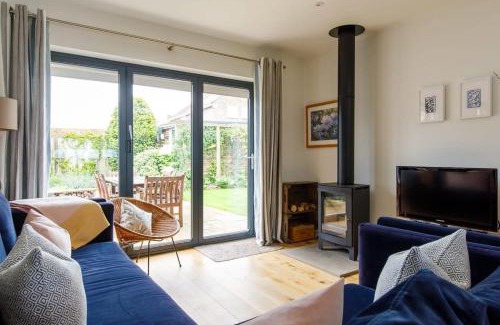 Bosham House | Pretty Coastal Home in Bosham Close to Water
