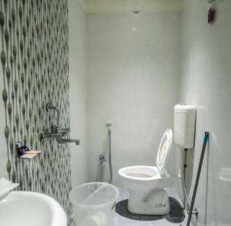 Varanasi Apartment | Pretty Garden View Apartment 3BHK Furnished Flat near Kashi Vishwanath Temple