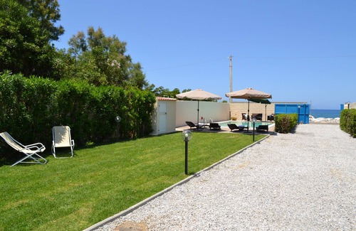 Castroreale Terme Villa | Pretty villa with swimming pool very close to the sea