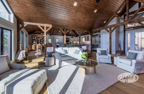 Rosseau Cottage | Priceless views at this 6 bed, 5 bath Cottage + 1 bed Bunkie