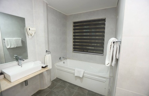 Mlolongo Hotel | PrideInn Plaza Nairobi Airport