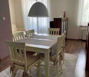 Banska Bystrica Apartment | Priestranný 3 izb. apartmán v centre s parkovaním.