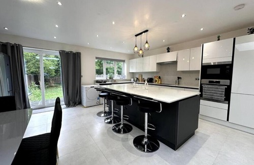 Tokyngton House | Prime 5BR Garden Wembley