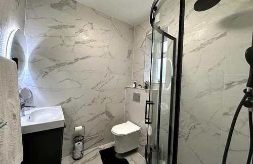 Tokyngton House | Prime 5BR Garden Wembley