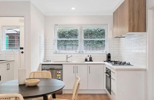 Royston Park House | Prime Location 2 Bed Renovated in Royston Park