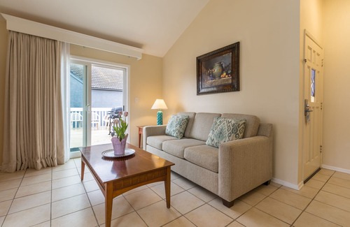 Oxnard Shores Hotel | Prime Location! Fully Equipped Kitchen, Parking Onsite!