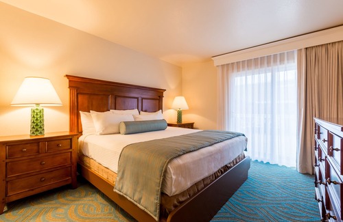 Oxnard Shores Hotel | Prime Location! Fully Equipped Kitchen, Parking Onsite!