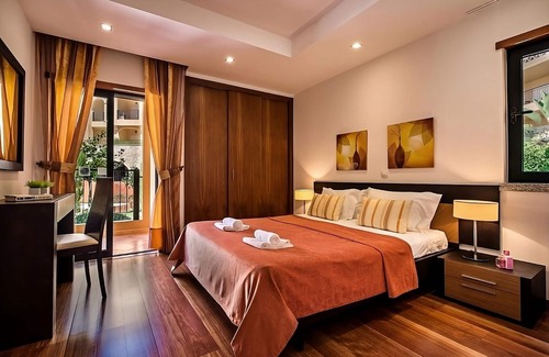 Praia da Luz Hotel | Prime Location! Fully-equipped Kitchen, Outdoor Swimming Pool, Near Luz Beach