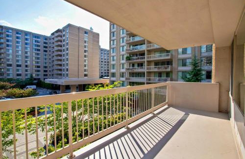 Aurora Highlands Apartment | Prime Location! Spacious & Comfy