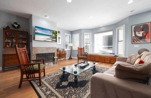 Hillcrest House | Prime Location Spacious townhome