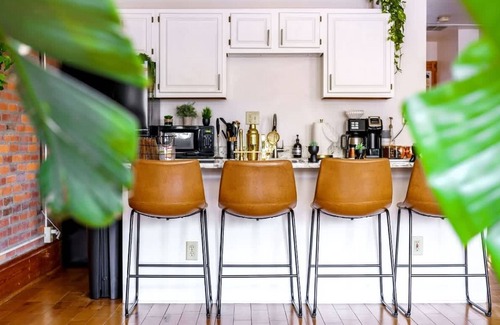 Italian Village Apartment | Prime Location Top Rated Clean Parking Free