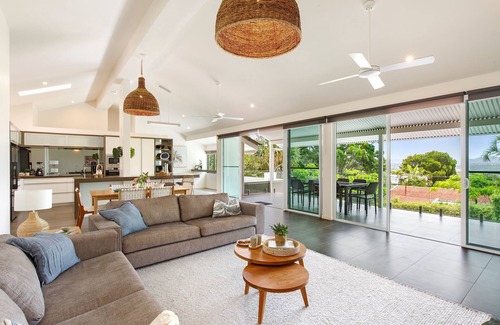 Noosa Heads House | Prime Location, Views & Sunsets, Walk to Beach