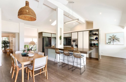 Noosa Heads House | Prime Location, Views & Sunsets, Walk to Beach