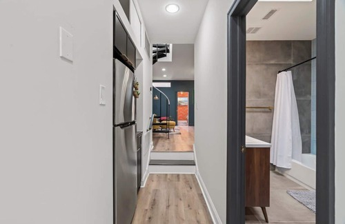 Old City Condo | Prime Old City Condo: Free Parking + Skyline Views