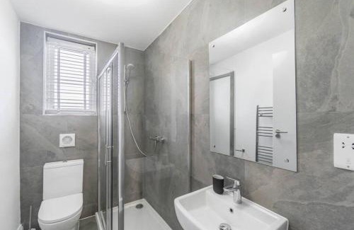 Ascot Apartment | PRIME SPOT FOR ASCOT & WINDSOR - 2 BEDROOMS