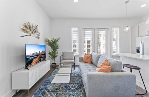 Highland Apartment | Prime West Downtown Studio w Washer Dryer