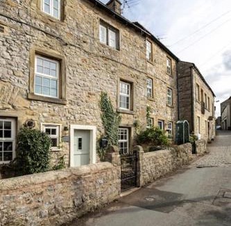Giggleswick House | Primrose Cottage with Log Burner (Dog Friendly)