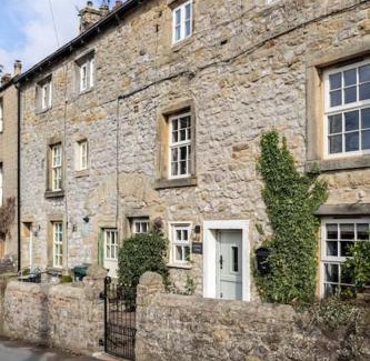 Giggleswick House | Primrose Cottage with Log Burner (Dog Friendly)