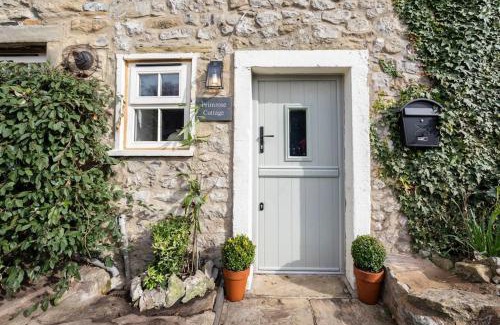 Giggleswick House | Primrose Cottage with Log Burner (Dog Friendly)
