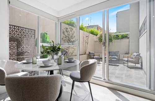 Caulfield South Apartment | Princes Park Getaway