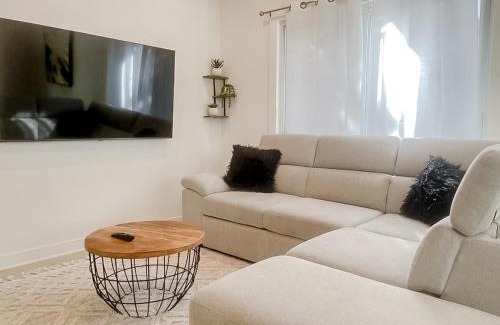 Sunset Park House | Pristine 1BD/1BA Bungalow + Hot Tub - Ocean Park