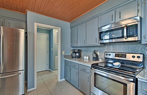 Dover House | Pristine Lake Barkley Escape w/Deck, Porch & Bar!